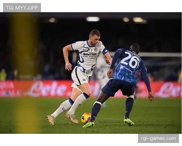 德甲转会市场动态：新星加盟与老将离队显示球队未来趋势分析