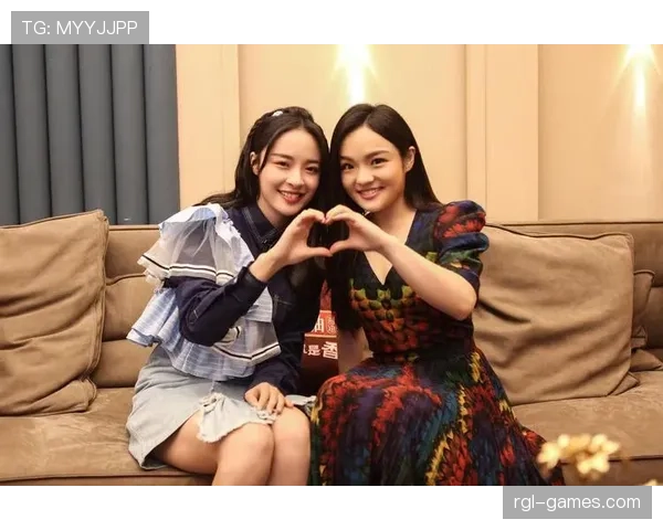 徐灿拎着几袋名牌出门，那反差比任何赛后采访都刺激