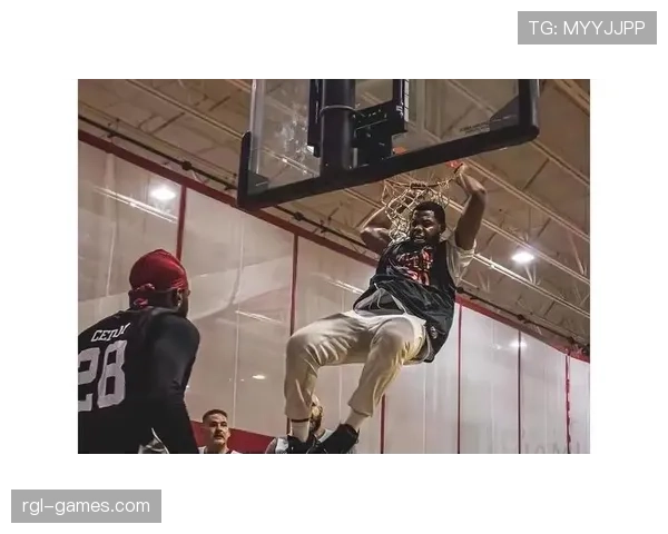 掩护牵制对手控卫罗宾逊较上季提升篮下终结